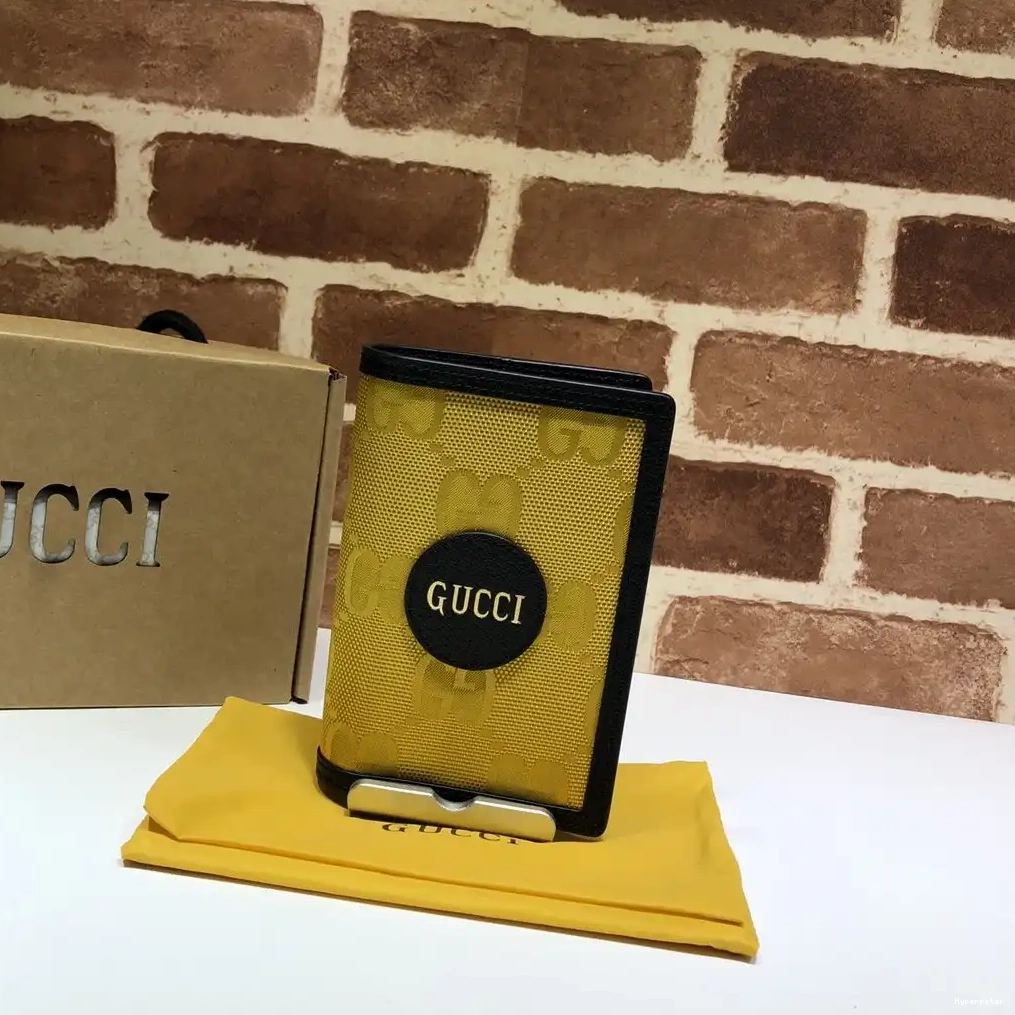 Hyper Peter The Off passport Grid case GUCCI 0702